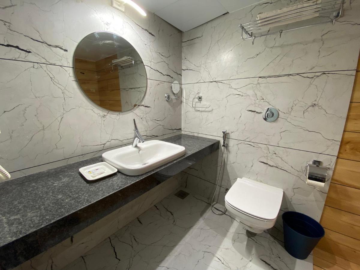 Hotel Apex International Vadodara Exterior foto